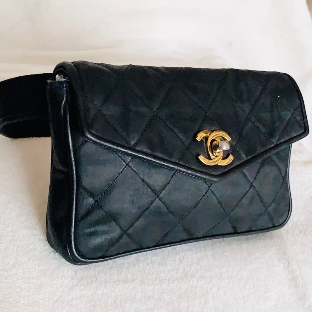 CHANEL Black Crossbody Bag with Gold Accents - Picture 12 of 16